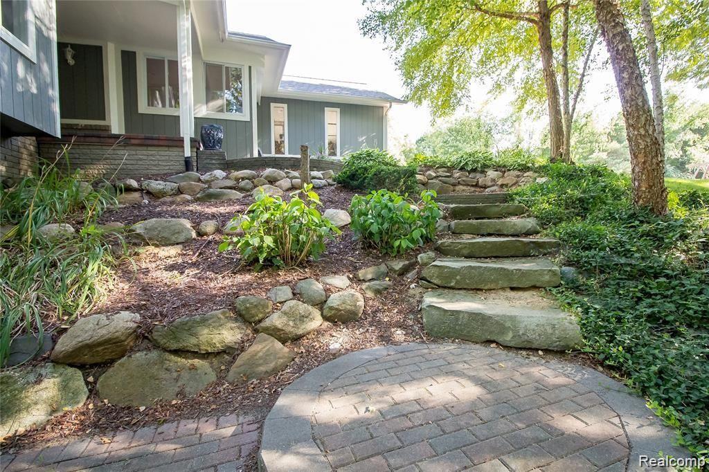 3080 Smugglers Ridge Walled Lake, MI 48390 - Photo 3 of 31 GetMedia (28).jpg