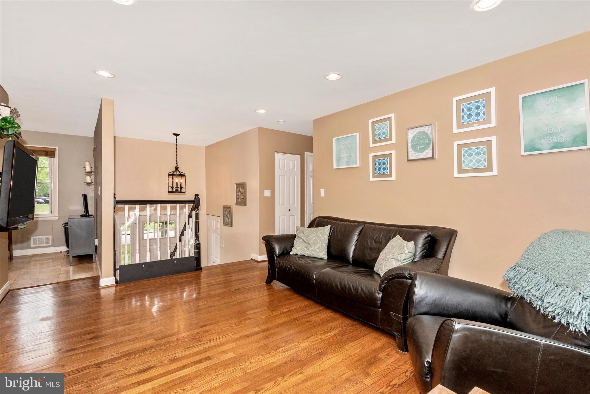 17217 Hoskinson Road Poolesville, MD 20837 - Photo 5 of 49