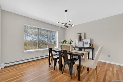 $825,000 | 7 Chardonnay Road, Cortlandt Manor, NY 10567