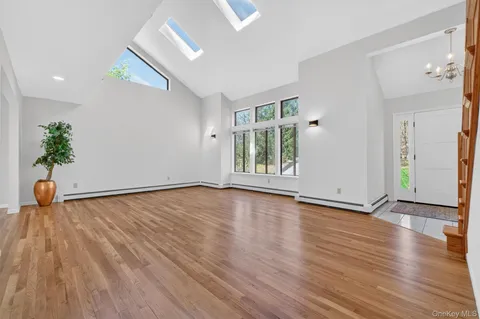 $825,000 | 7 Chardonnay Road, Cortlandt Manor, NY 10567