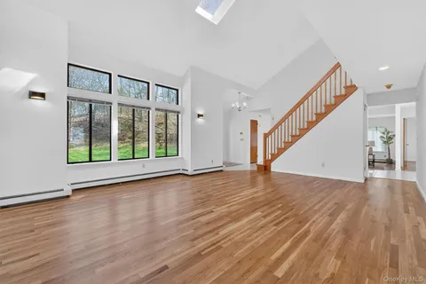 $825,000 | 7 Chardonnay Road, Cortlandt Manor, NY 10567