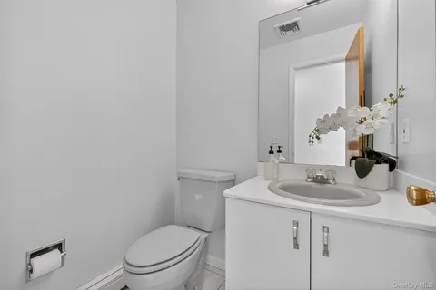 $825,000 | 7 Chardonnay Road, Cortlandt Manor, NY 10567