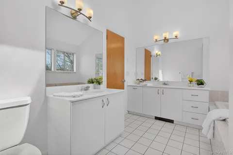 $825,000 | 7 Chardonnay Road, Cortlandt Manor, NY 10567