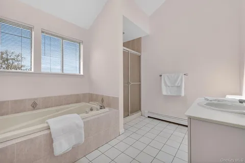 $825,000 | 7 Chardonnay Road, Cortlandt Manor, NY 10567