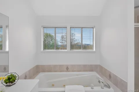 $825,000 | 7 Chardonnay Road, Cortlandt Manor, NY 10567