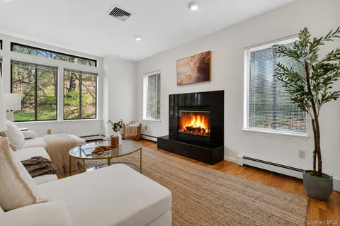 $825,000 | 7 Chardonnay Road, Cortlandt Manor, NY 10567