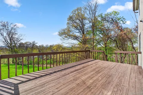 $825,000 | 7 Chardonnay Road, Cortlandt Manor, NY 10567