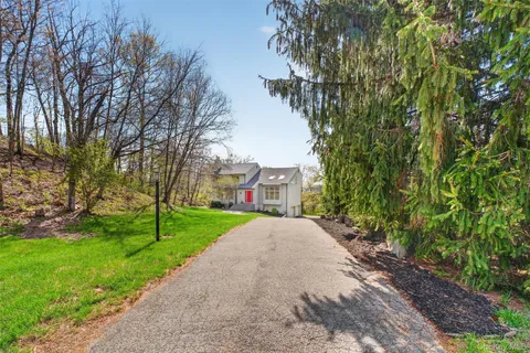 $825,000 | 7 Chardonnay Road, Cortlandt Manor, NY 10567