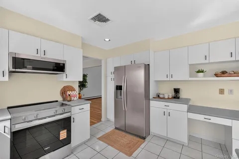 $825,000 | 7 Chardonnay Road, Cortlandt Manor, NY 10567