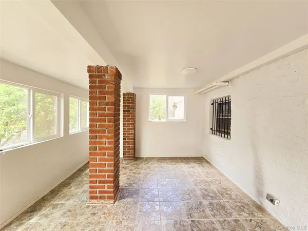 $1,398,888 | 241-11 52nd Avenue | Douglaston
