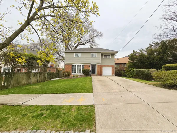 $1,398,888 | 241-11 52nd Avenue | Douglaston