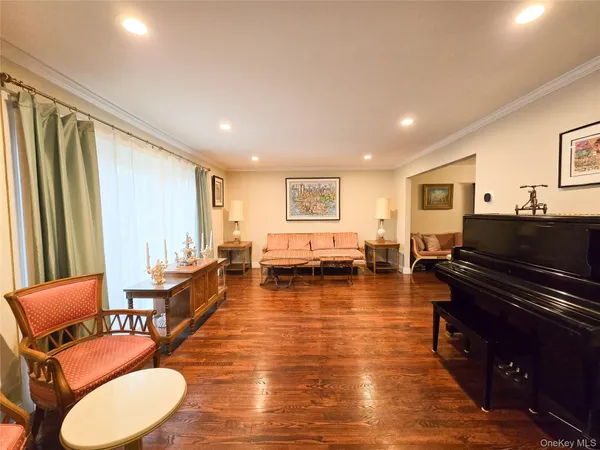 $1,398,888 | 241-11 52nd Avenue | Douglaston