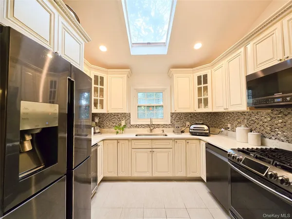 $1,398,888 | 241-11 52nd Avenue | Douglaston