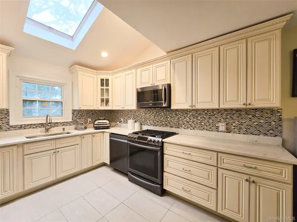 $1,398,888 | 241-11 52nd Avenue | Douglaston