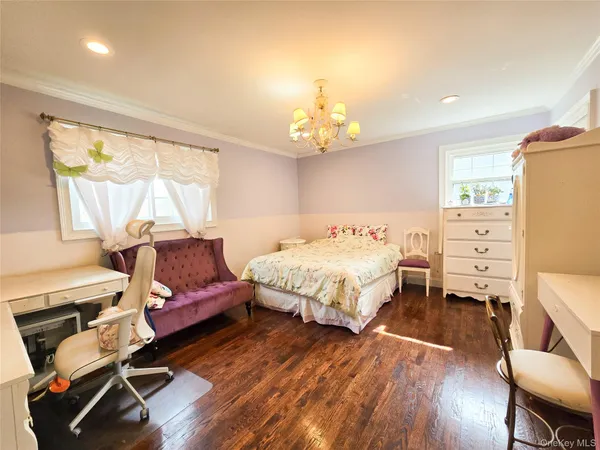 $1,398,888 | 241-11 52nd Avenue | Douglaston