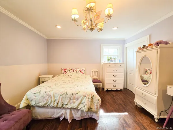 $1,398,888 | 241-11 52nd Avenue | Douglaston