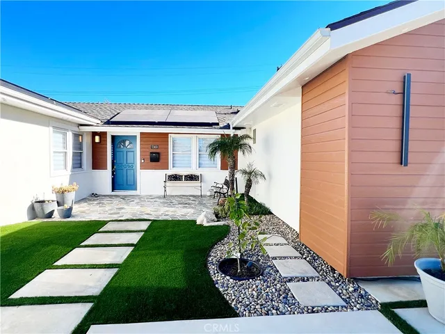 a front view of house with yard