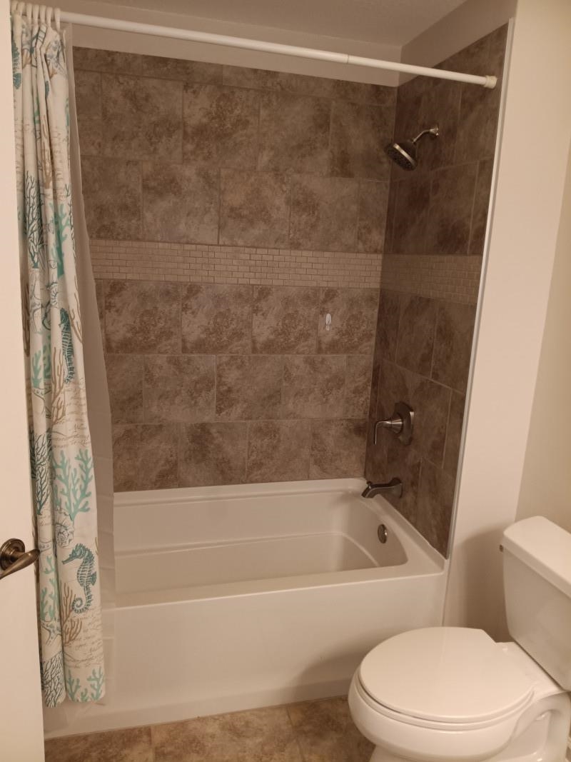 1300 Vista Cove Road St. Augustine, FL 32084 - Photo 15 of 21 a bathroom with a toilet and a bathtub