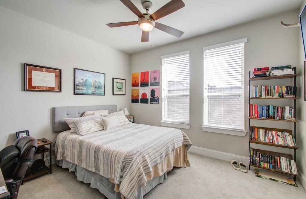 243 West 27th Street Houston, TX 77008 - Photo 19 of 31 a bedroom with a bed bookshelf and a window