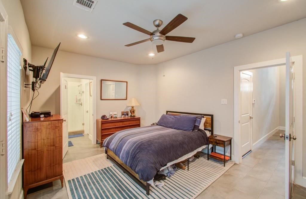 243 West 27th Street Houston, TX 77008 - Photo 21 of 31 a bedroom with a bed and wooden floor