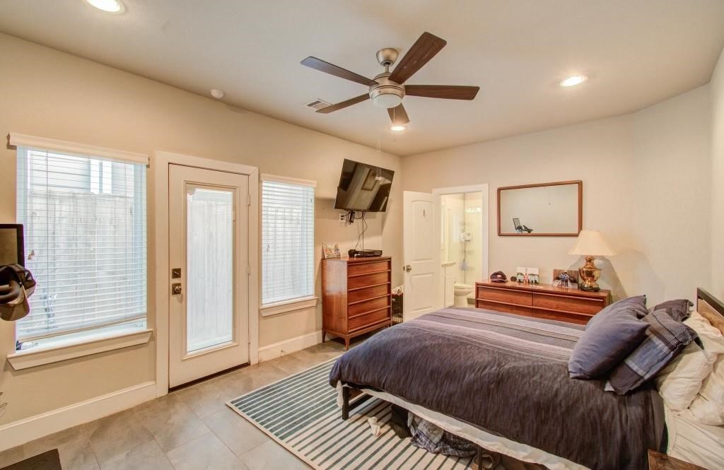 243 West 27th Street Houston, TX 77008 - Photo 22 of 31 a bedroom with a bed and a chandelier