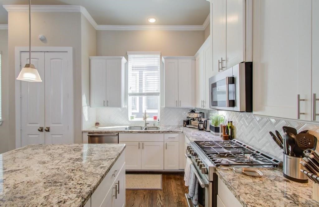 243 West 27th Street Houston, TX 77008 - Photo 8 of 31 a kitchen with a stove and a sink