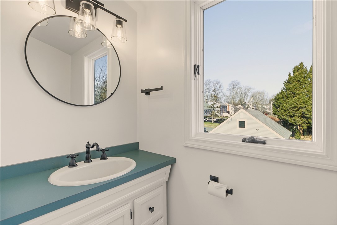 128 Ruggles Avenue Newport, RI 02840 - Photo 24 of 32 2nd floor