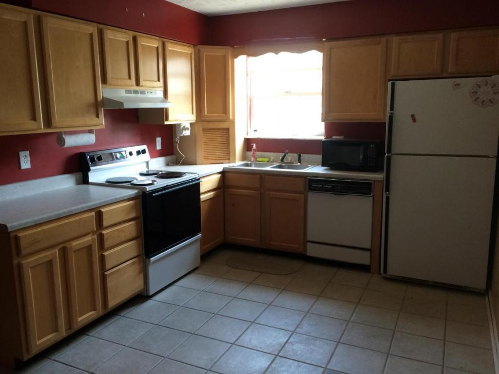 1198 Old Shiloh Road Greeneville, TN 37745 - Photo 5 of 21 Large Kitchen