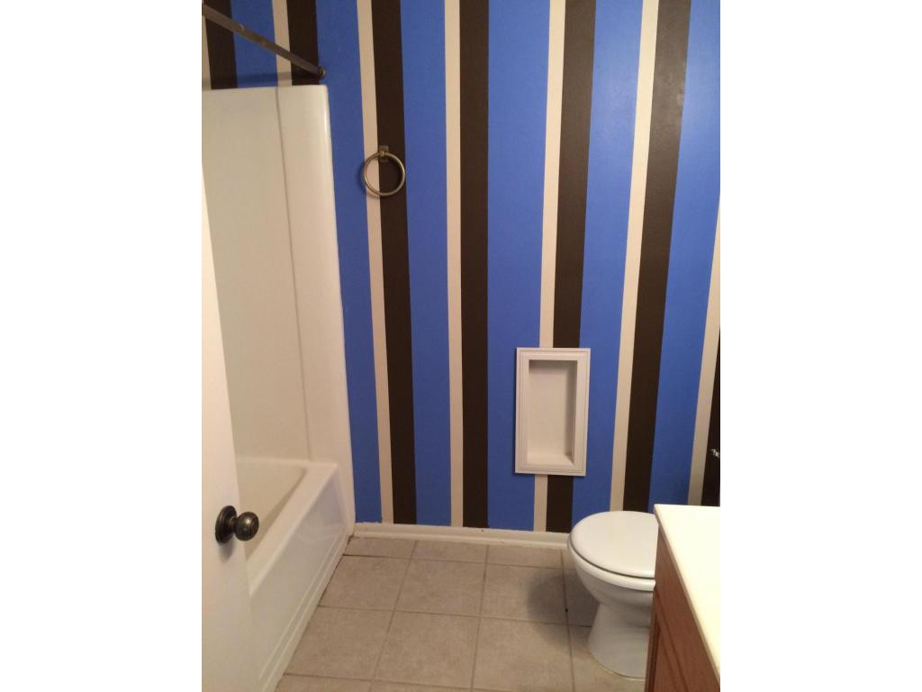 1198 Old Shiloh Road Greeneville, TN 37745 - Photo 8 of 21 Main Floor Bath Will paint