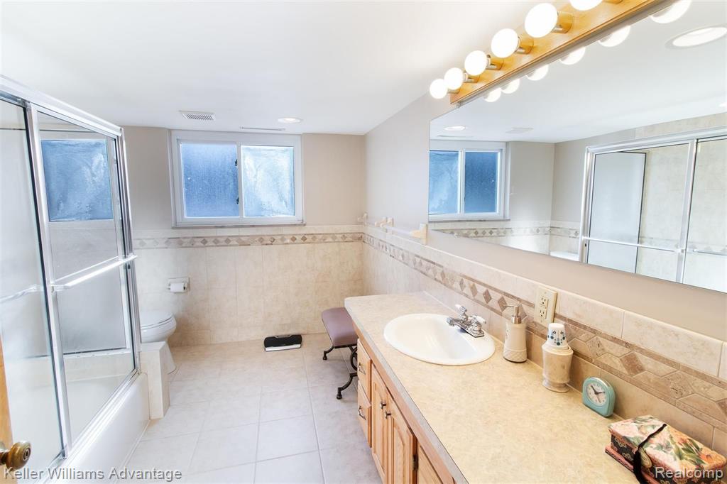 36221 West Lyman Road Farmington Hills, MI 48331 - Photo 22 of 32