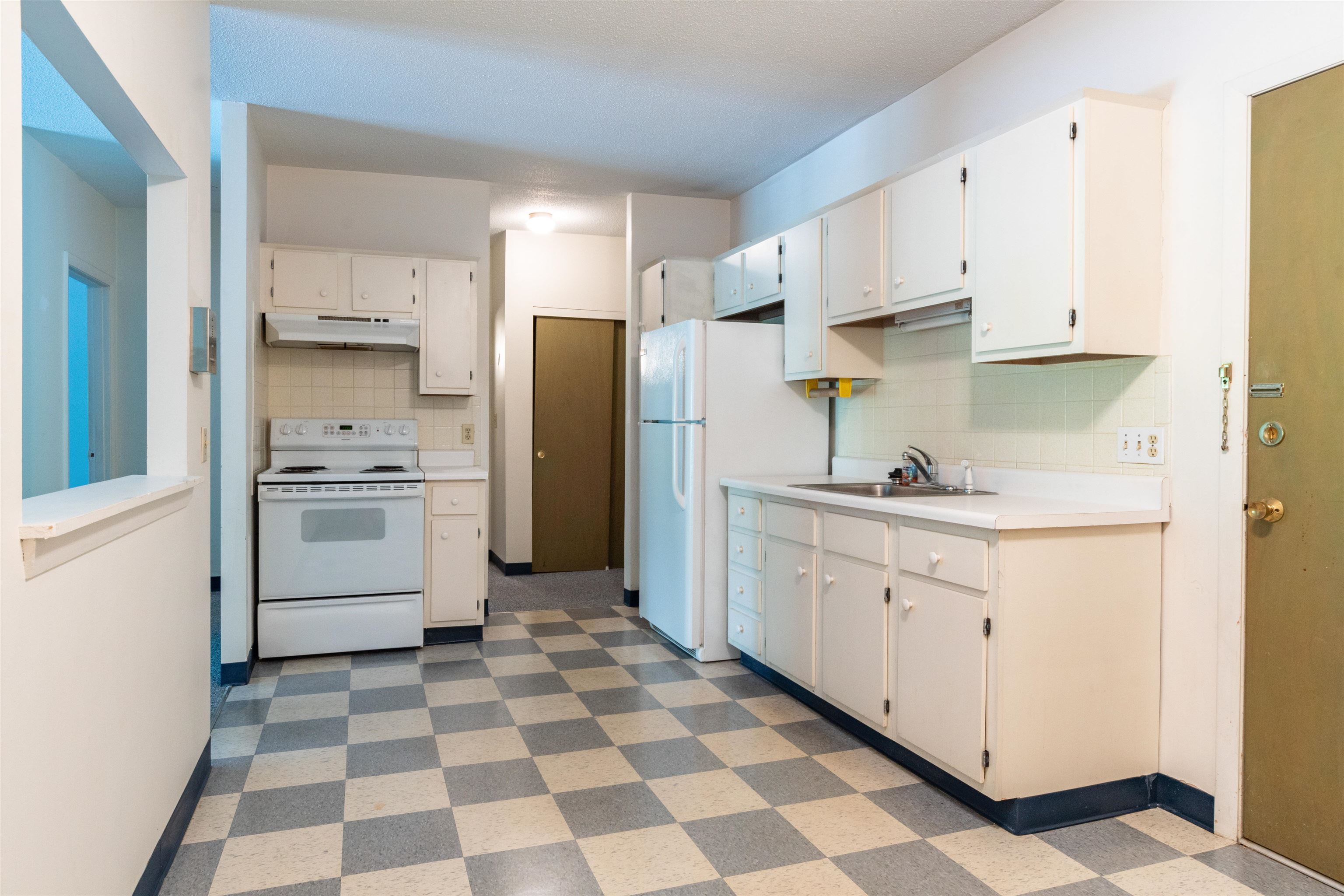 5 Strawberry Bank Road, Unit 15 Nashua, NH 03062 - Photo 5 of 9