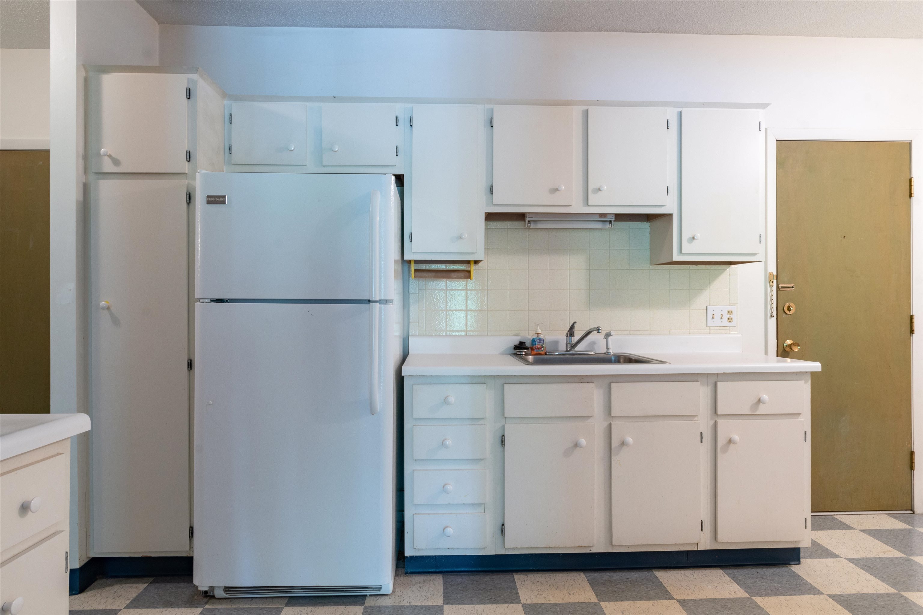 5 Strawberry Bank Road, Unit 15 Nashua, NH 03062 - Photo 6 of 9