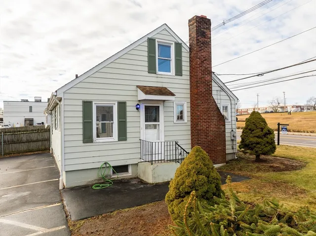 a view of a house with backyard of snow