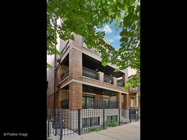 $1,195,000 | 602 North May Street, Unit 3, Chicago, IL 60642