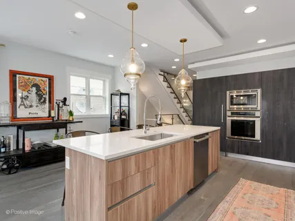 a large kitchen with kitchen island a large island in it