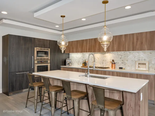 $1,195,000 | 602 North May Street, Unit 3, Chicago, IL 60642