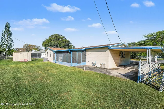 a view of a house with backyard and porch