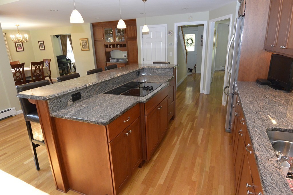 27 Lee Road Medfield, MA 02052 - Photo 9 of 26 Gallery Image 9