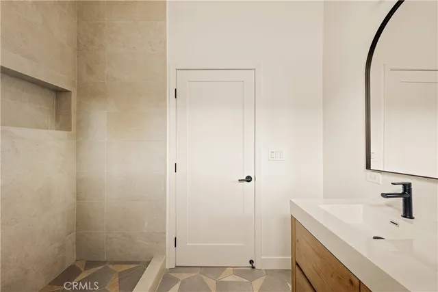 $1,889,000 | 6441 Satsuma Avenue, North Hollywood, CA 91606