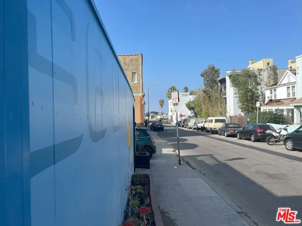 $5,985 | 36 Brooks Avenue, Unit D, Venice, CA 90291