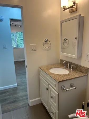 $5,985 | 36 Brooks Avenue, Unit D, Venice, CA 90291