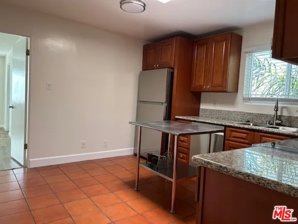 $5,985 | 36 Brooks Avenue, Unit D, Venice, CA 90291
