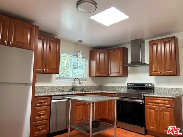 $5,985 | 36 Brooks Avenue, Unit D, Venice, CA 90291