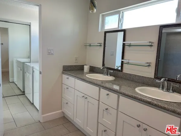 $5,985 | 36 Brooks Avenue, Unit D, Venice, CA 90291