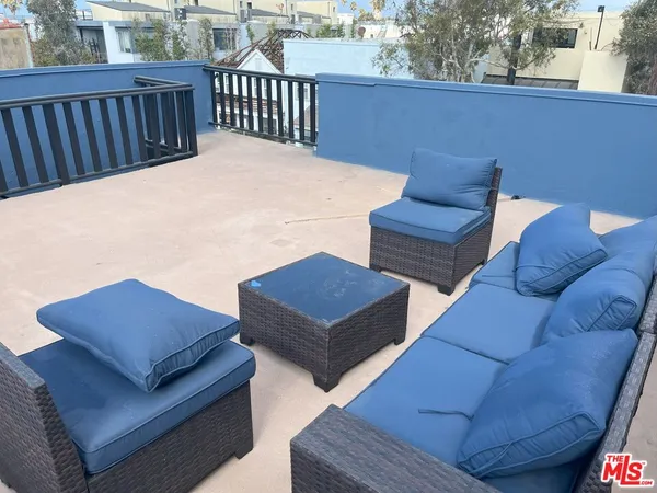 $5,985 | 36 Brooks Avenue, Unit D, Venice, CA 90291