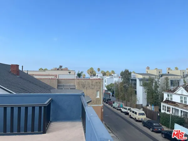 $5,985 | 36 Brooks Avenue, Unit D, Venice, CA 90291