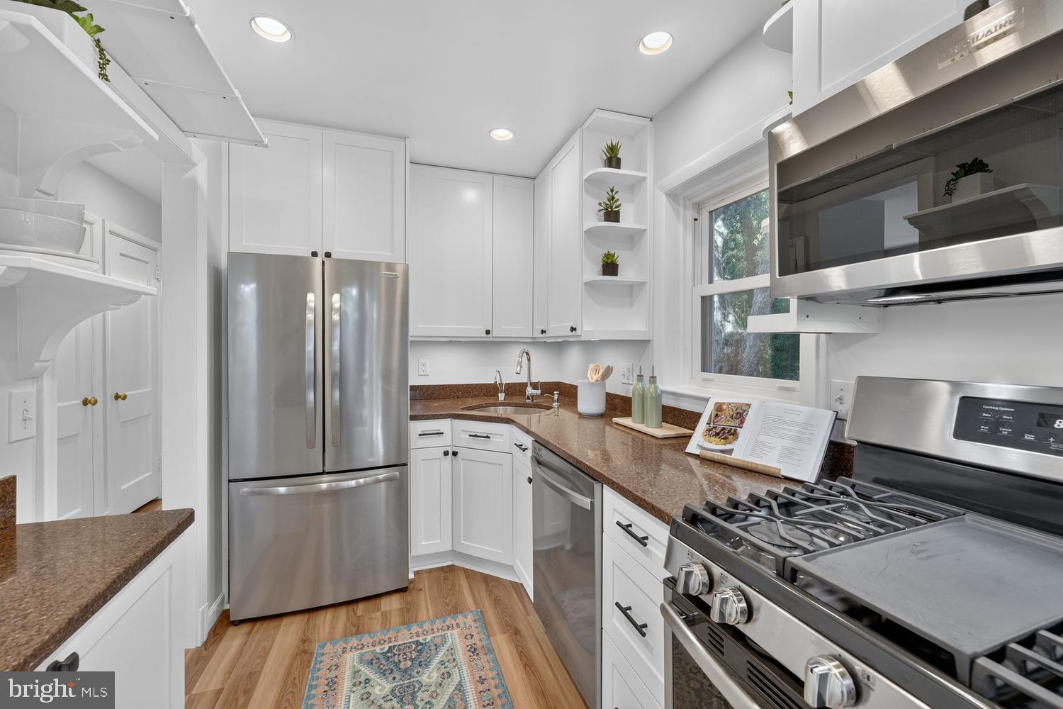1503 Crest Road Silver Spring, MD 20902 - Photo 9 of 34 SS appliances, gas, & under-cabinet lighting