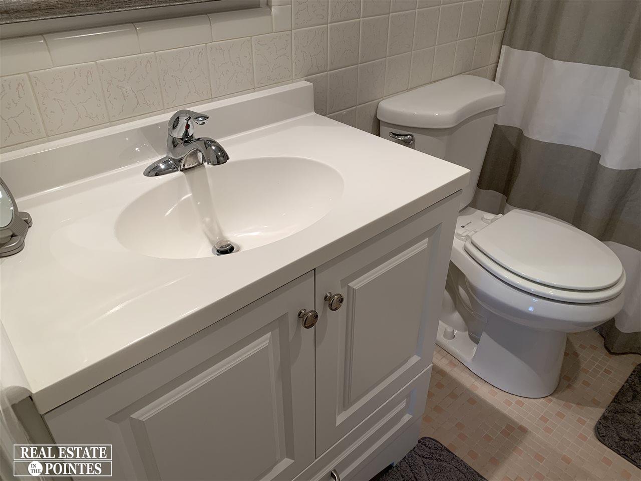 1750 Vernier Road, Unit 20 Grosse Pointe Woods, MI 48236 - Photo 13 of 25