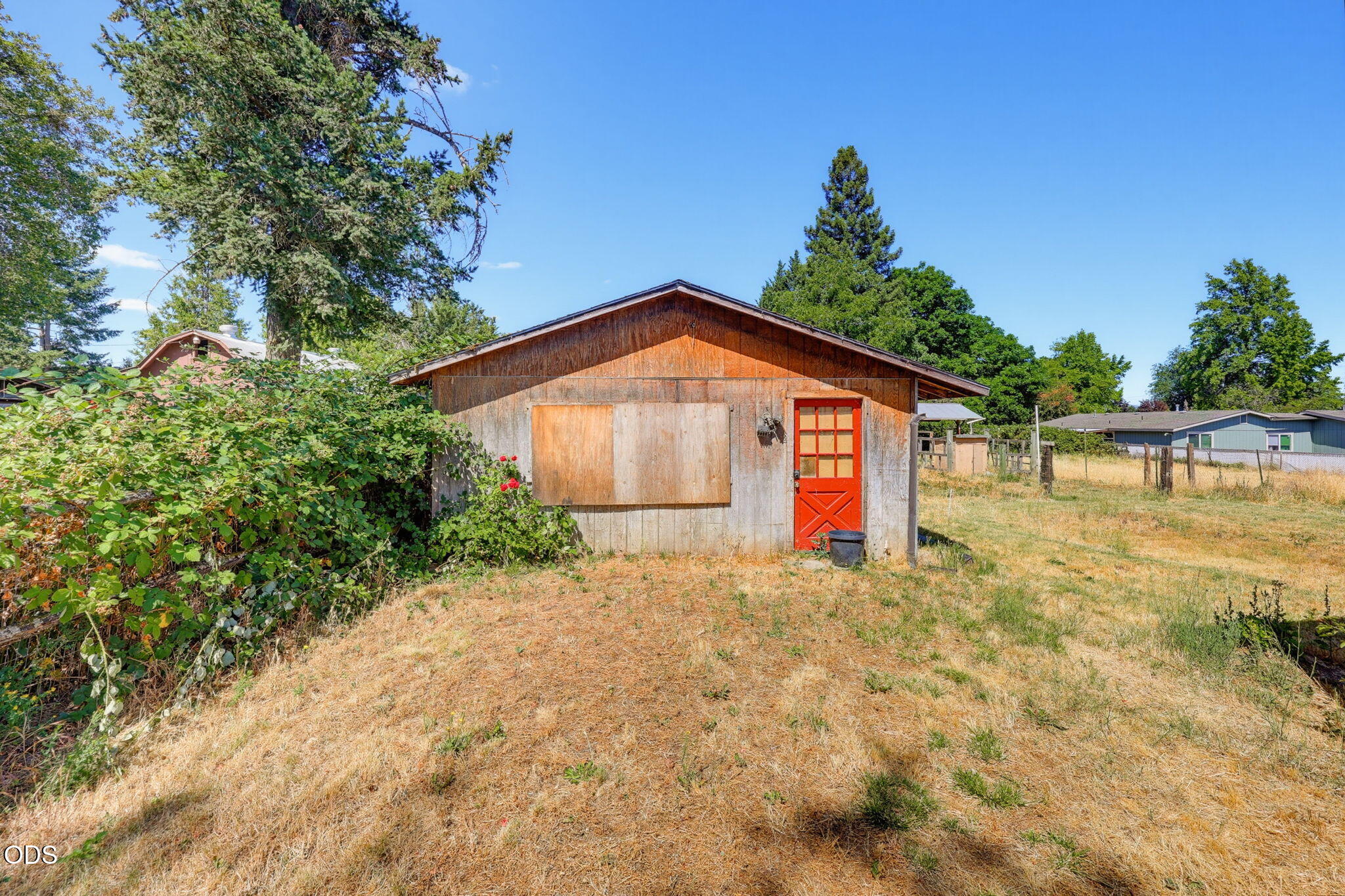 1344 Dowell Road Grants Pass, OR 97527 - Photo 7 of 34