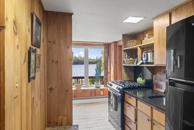 $575,000 | 14 Main Street, Mount Vernon, ME 04352